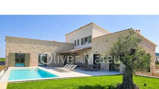 
                    SINGLE-FAMILY HOUSE WITH POOL, GARDEN AND GARAGE
                