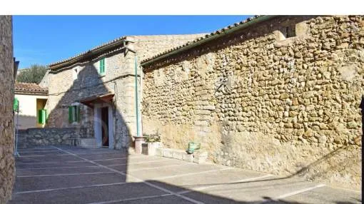 
                    OPORTUNITY TYPICAL MAJORCAN HOUSE WITH PATIO/TERRACE AND GARAGE
                