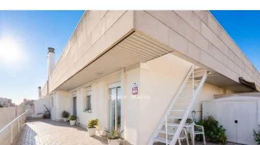 
                    CENTRAL PENTHOUSE WITH LARGE TERRACES AND ICONIC VIEWS OF THE WINDMILLS
                
