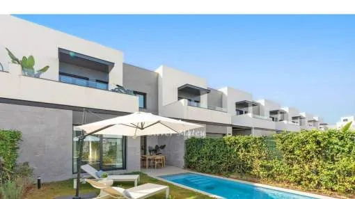 
                    VILLA WITH PRIVATE POOL 400M FROM THE BEACH
                