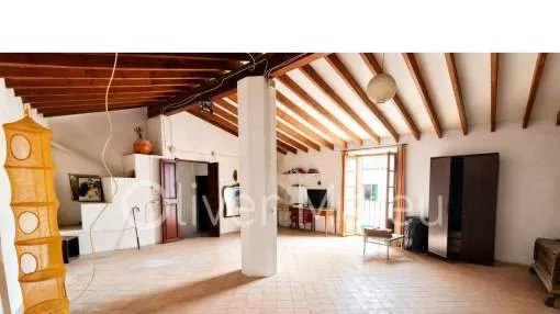 
                    TWO-STORY HOUSE IN COSTITX TO RENOVATE WITH GARAGE
                
