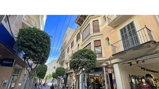 
                    BUILDING WITH PRIVILEGED LOCATION IN THE PEDESTRIAN CENTER OF INCA
                