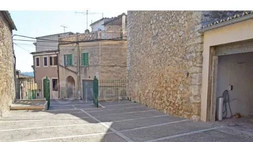 
                    OPORTUNITY TYPICAL MAJORCAN HOUSE WITH PATIO/TERRACE AND GARAGE
                