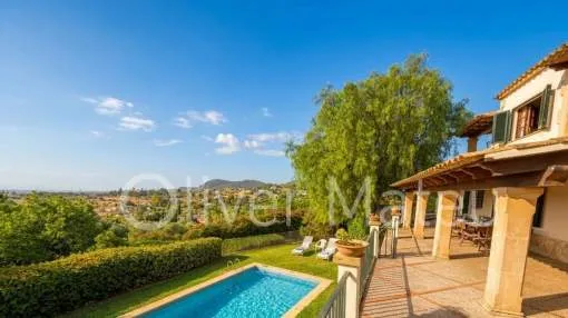 
                    Exclusive Rustic Estate with Large Private Plot in Palma
                