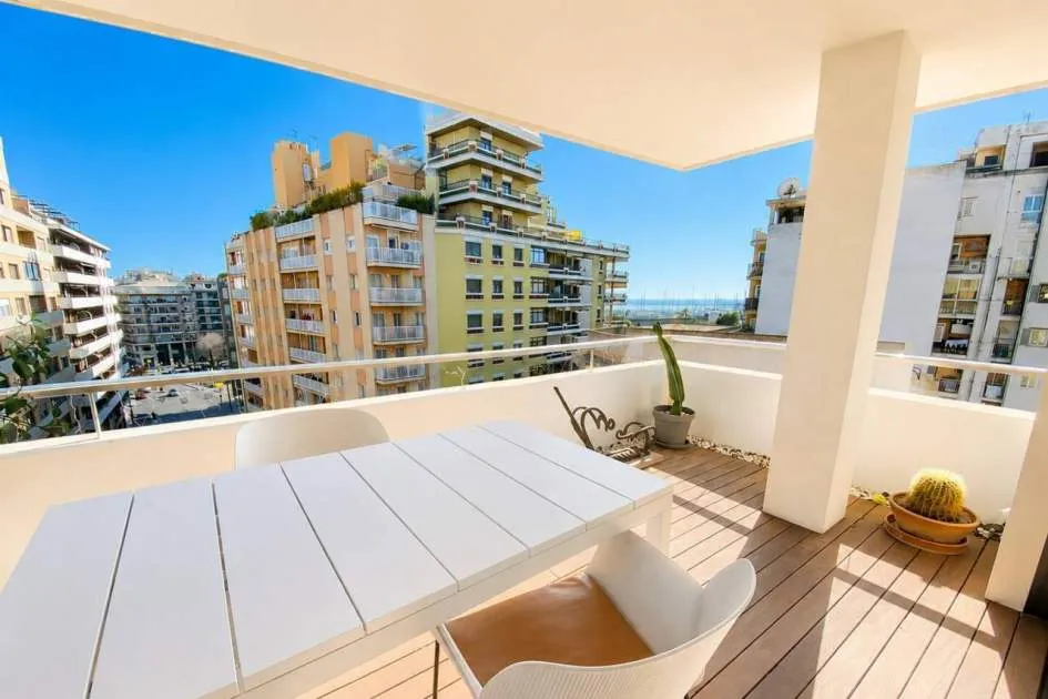 
                    CENTRALLY RENOVATED APARTMENT WITH HIGH QUALITY FINISHES
                