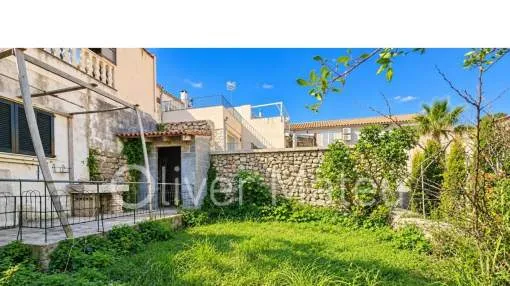 
                    MALLORCAN HOUSE WITH LARGE GARAGE AND SMALL GARDEN
                