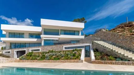 Exclusive villa in first sea line in Sol de Mallorca