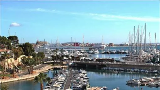 Outstanding apartment on the 1st sea line in Palma