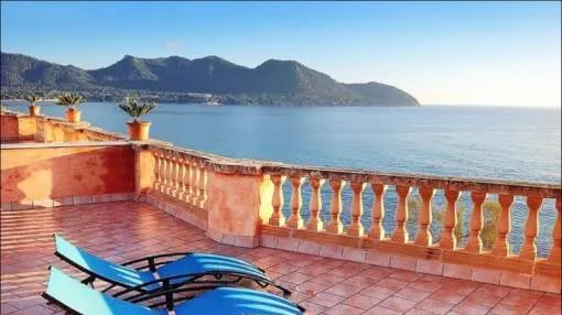 Outstanding penthouse with impressive sea views in Port Verd