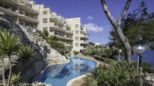 Seafront apartment for sale in Cala Vinyas, Mallorca