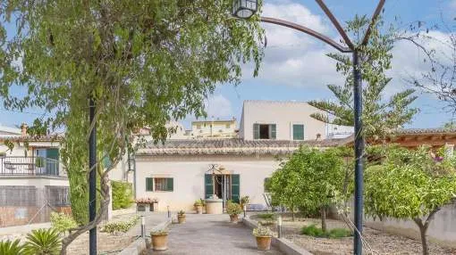 Rustic style house close to all amenities for sale on the outskirts of Palma, Mallorca