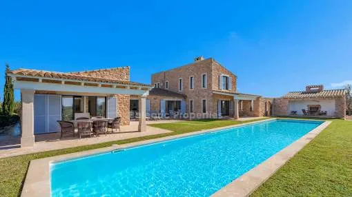 Self-sufficient country house with solar system and panoramic views for sale in Ses Salines, Mallorca