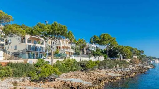 Seafront villa for sale in a exclusive area of Alcudia, Mallorca