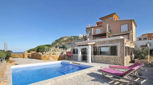 Impressive villa with guest house for sale in Cala Ratjada, Mallorca