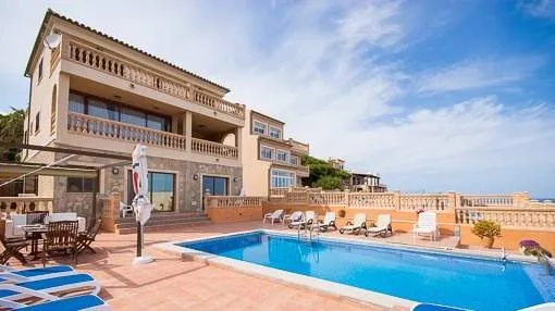 Beautiful villa in first line in Cala Mesquida with holiday rental license for 12 people