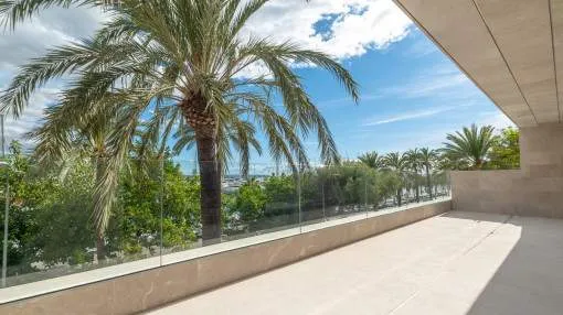 New apartment on the second floor with large sun terrace directly at the Paseo Maritimo