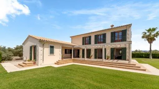 Magnificent oil-producing Finca with a large, brand-new house, only minutes from Palma