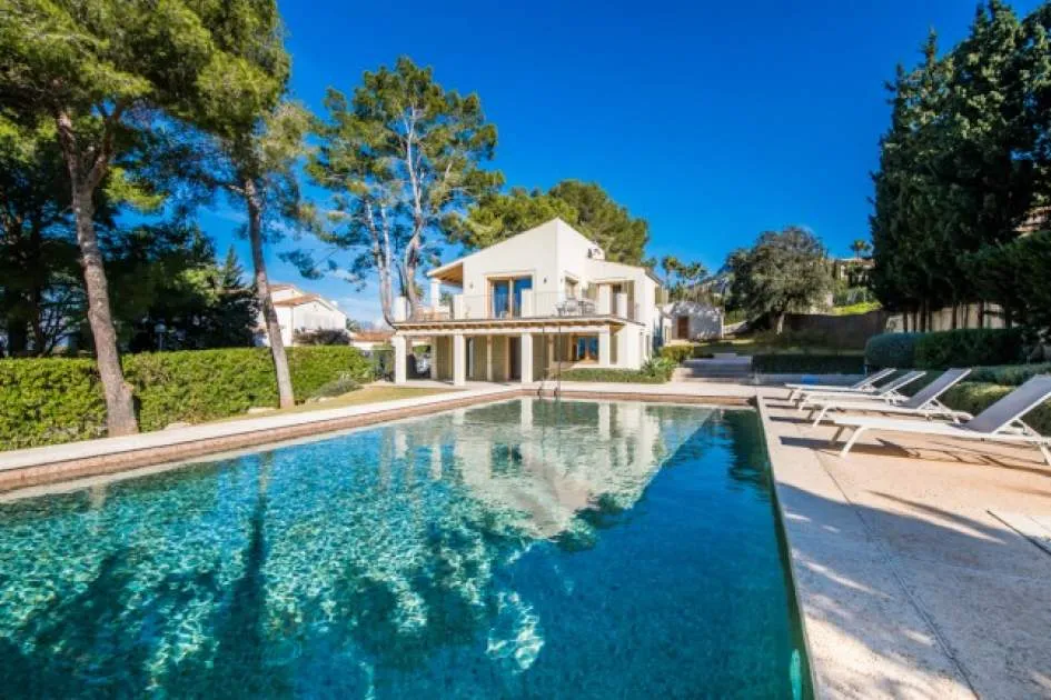 Modernised villa with contemporary architecture on a very large plot with holiday rental licence in Bonaire