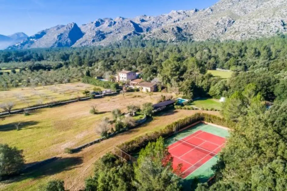 Wonderful country house with 2 guest houses, pool and tennis court surrounded by absolutely idyllic countryside Wonderful country house with 2 guest houses, pool and tennis court surrounded by absolutely idyllic countryside