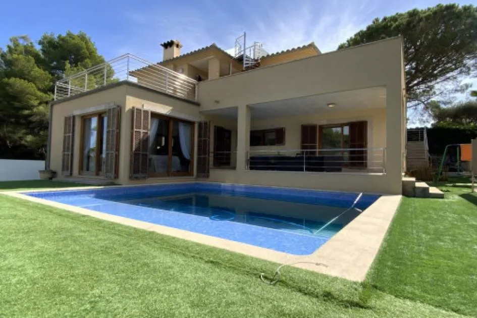 Well-maintained villa with pool, garage and sea-views close to the harbour of Bonaire Well-maintained villa with pool, garage and sea-views close to the harbour of Bonaire