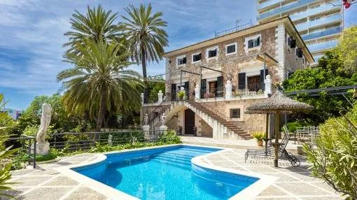 Beautiful stately villa with great historical value and sea views in Palma