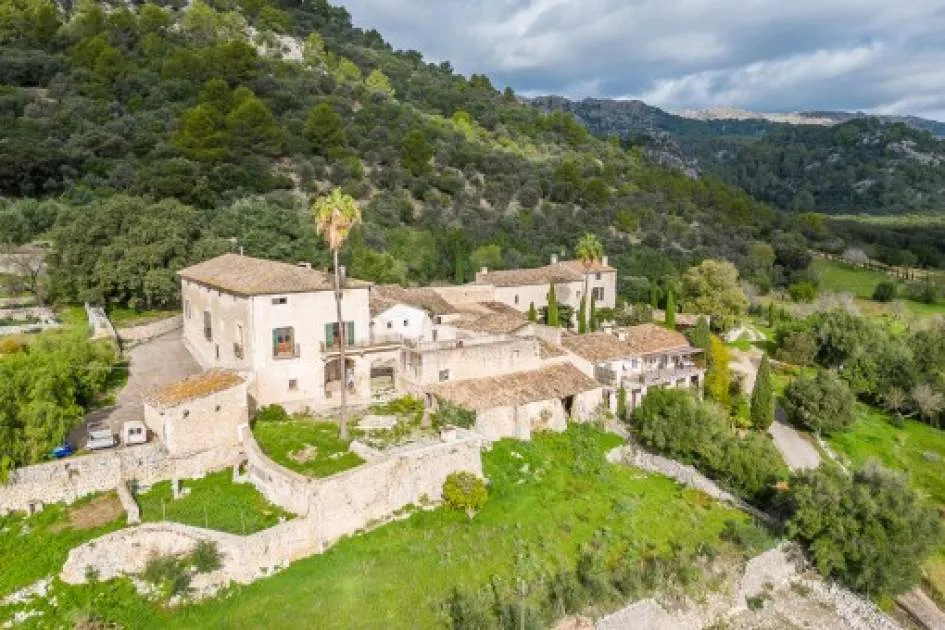 Stately finca with its own history in Campanet Stately finca with its own history in Campanet