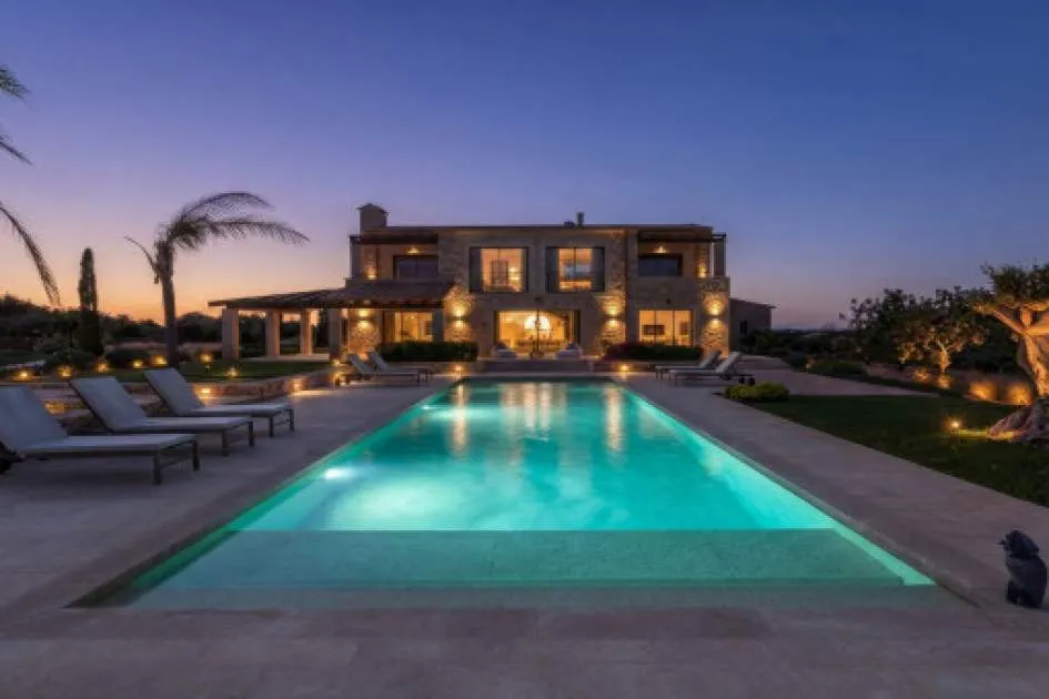 Unique luxury-finca with pool and wonderful sea views in an exclusive location in Cala Llombards