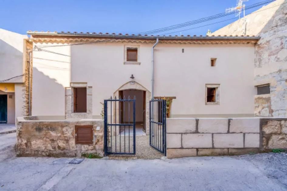 Town-house with garage in a quiet street in Campanet Town-house with garage in a quiet street in Campanet