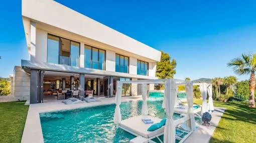 Exclusive luxury villa with fantastic views and flat plot in Santa Ponsa