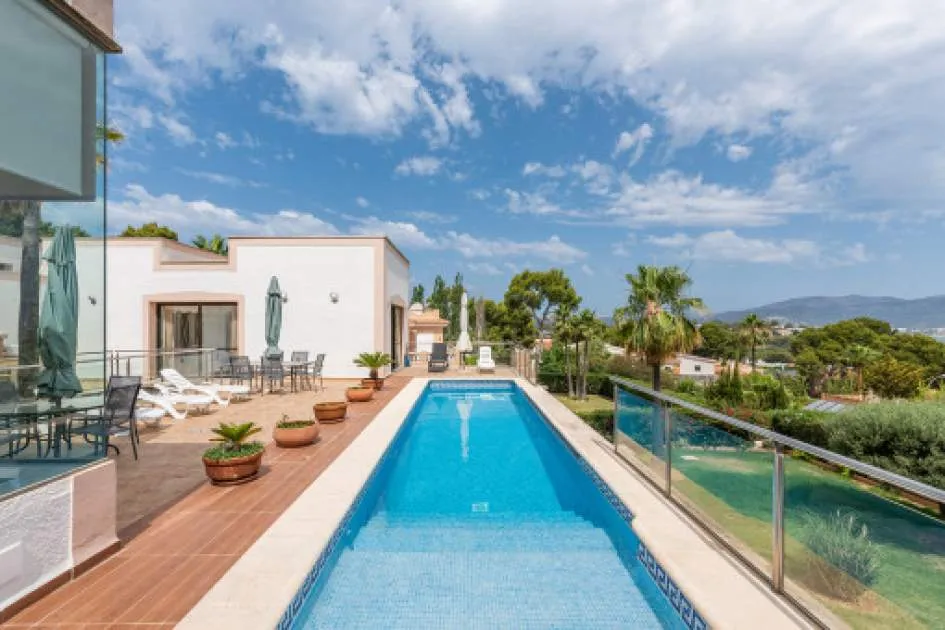 Mediterranean villa standing on a level plot in a prime location in Nova Santa Ponsa