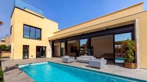 Modern and luxurious villa in Sa Ràpita with 2 pools