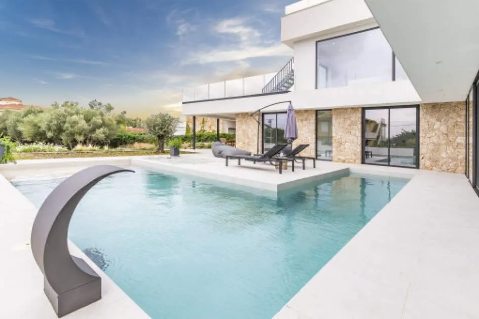 Newly-built villa with Mediterranean flair in Sa Cabaneta