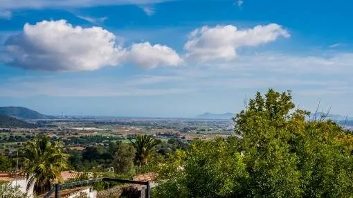 Dream home in Campanet in need of renovation with separate garage and roof terrace