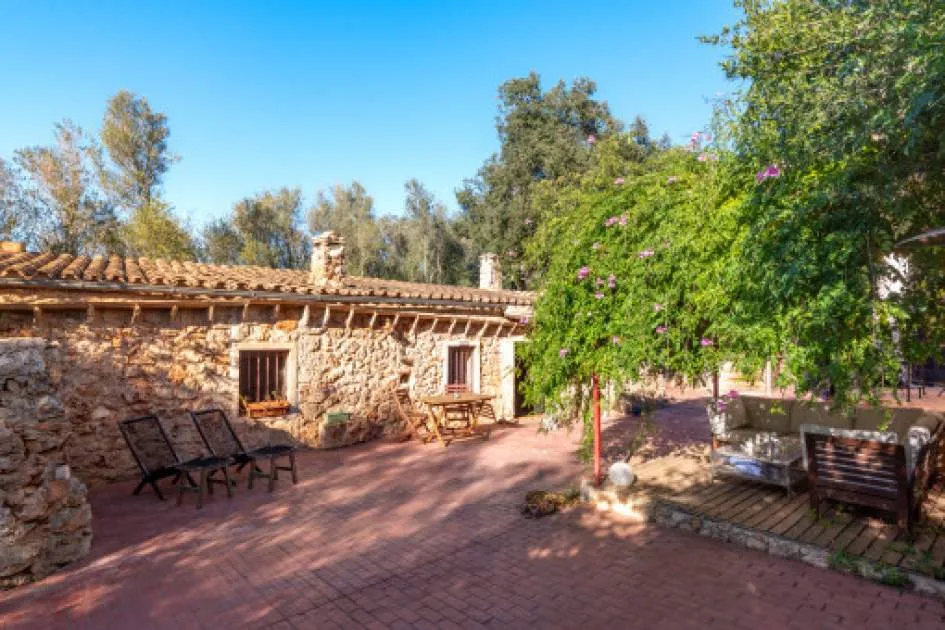 Beautiful rustic finca with rental licence in Costitx in the heart of Mallorca