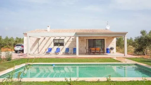 Seasonal rental: Mediterranean, bright natural stone finca with pool near Can Picafort