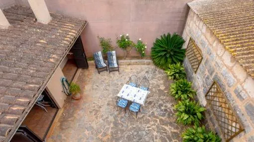 Mallorcan town-house on the outskirts of Manacor with patio
