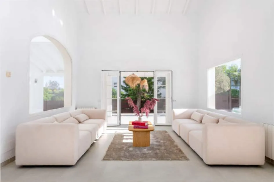 Exclusive Mediterranean villa with well-maintained garden in the heart of Nova Santa Ponsa Exclusive Mediterranean villa with well-maintained garden in the heart of Nova Santa Ponsa