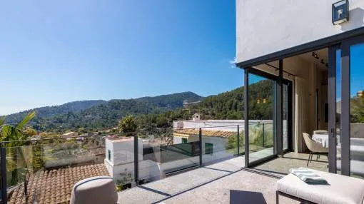 New build townhouse with parking space, pool and 270 degree views in Alaró