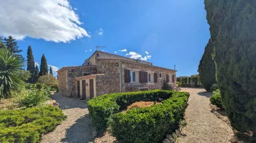 Charming finca for long-term rental with pool and fantastic garden near Sineu
