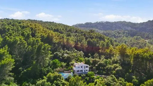 A property offering complete privacy and panoramic views in Esporles