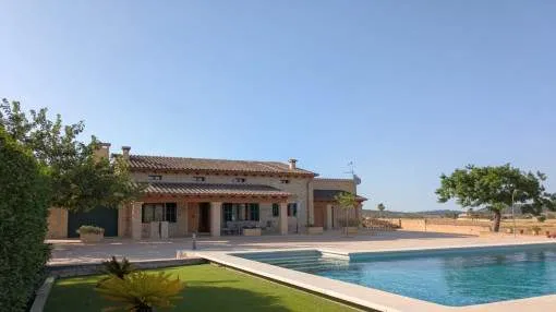 Stylish finca with a pool in a rural setting not far from the charming village of Sineu