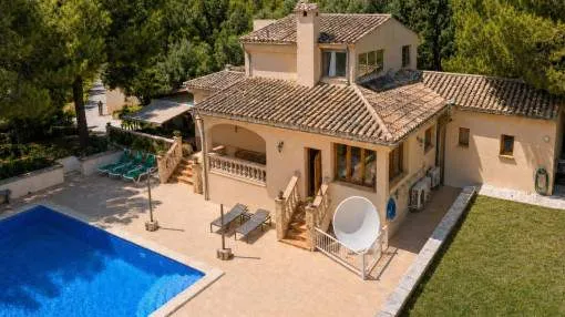 Well-maintained finca with a pool, garage, and maximum privacy near Alcudia