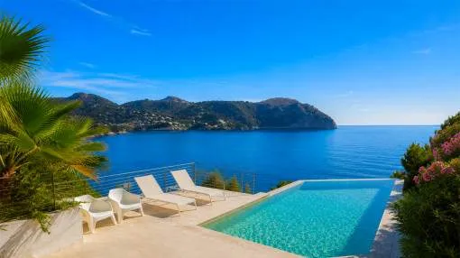 Fantastic modern designer villa right on the beach in Canyamel