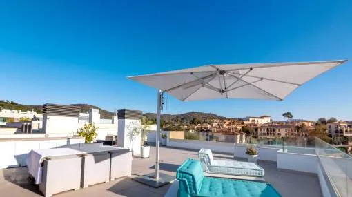 Furnished penthouse near Son Vida with spacious roof terrace, pool and underground parking – seasonal rental in Palma