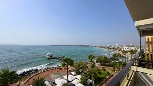 2-bedroom apartment on the 5th floor, directly on the beach in Cala Millor