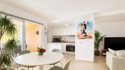 Beautiful, quiet 2-room apartment with 1 bedroom and an en suite bathroom. Open-concept kitchen, air conditioning, top-notch complex with a pool, near Palma