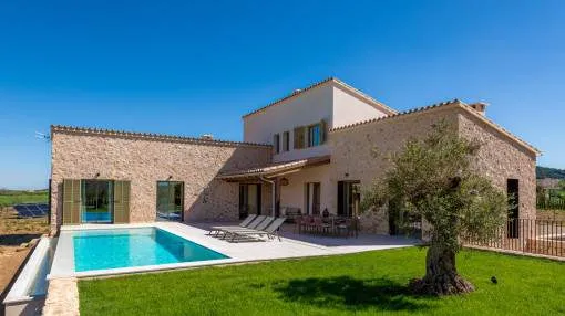Newly built finca in Sineu with panoramic views of the Tramuntana Mountains, available for long-term rent