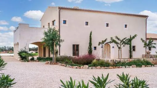 Luxurious finca-property with pool and guest house near Campos