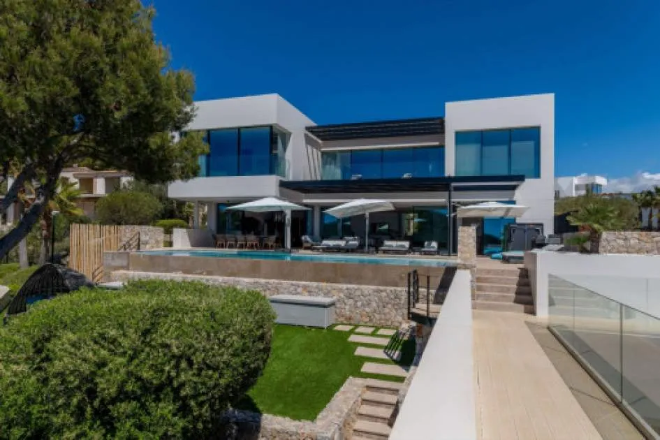 Unique villa with breathtaking views in Port Andratx consisting of a main house and 2 guest houses Unique villa with breathtaking views in Port Andratx consisting of a main house and 2 guest houses