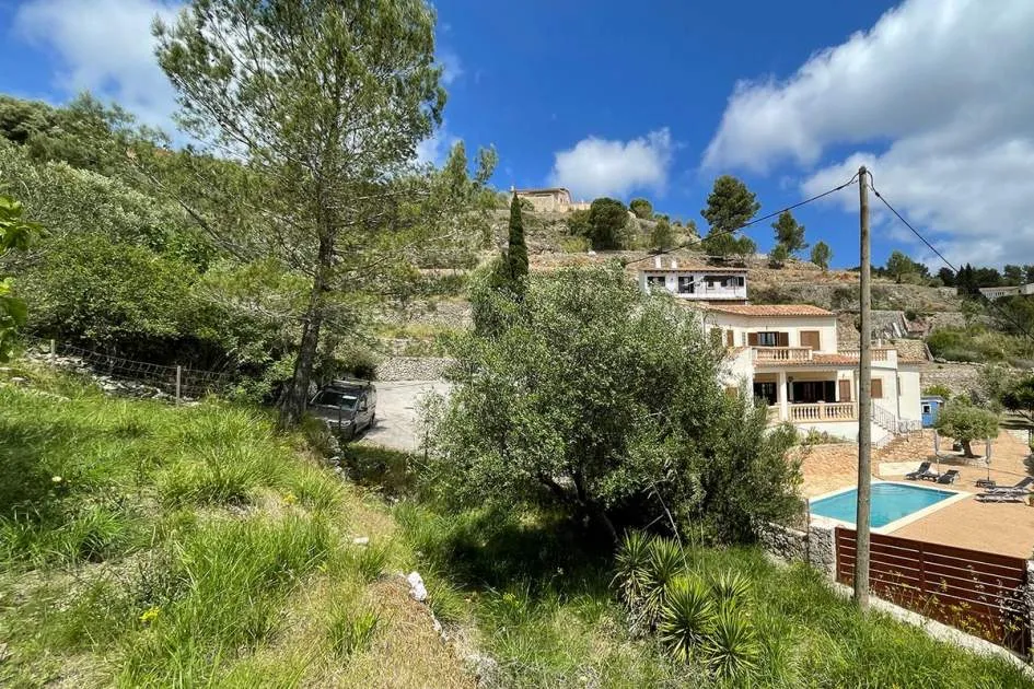 Nice plot with building licence for a house with pool in a tranquil street in the nice village Galilea